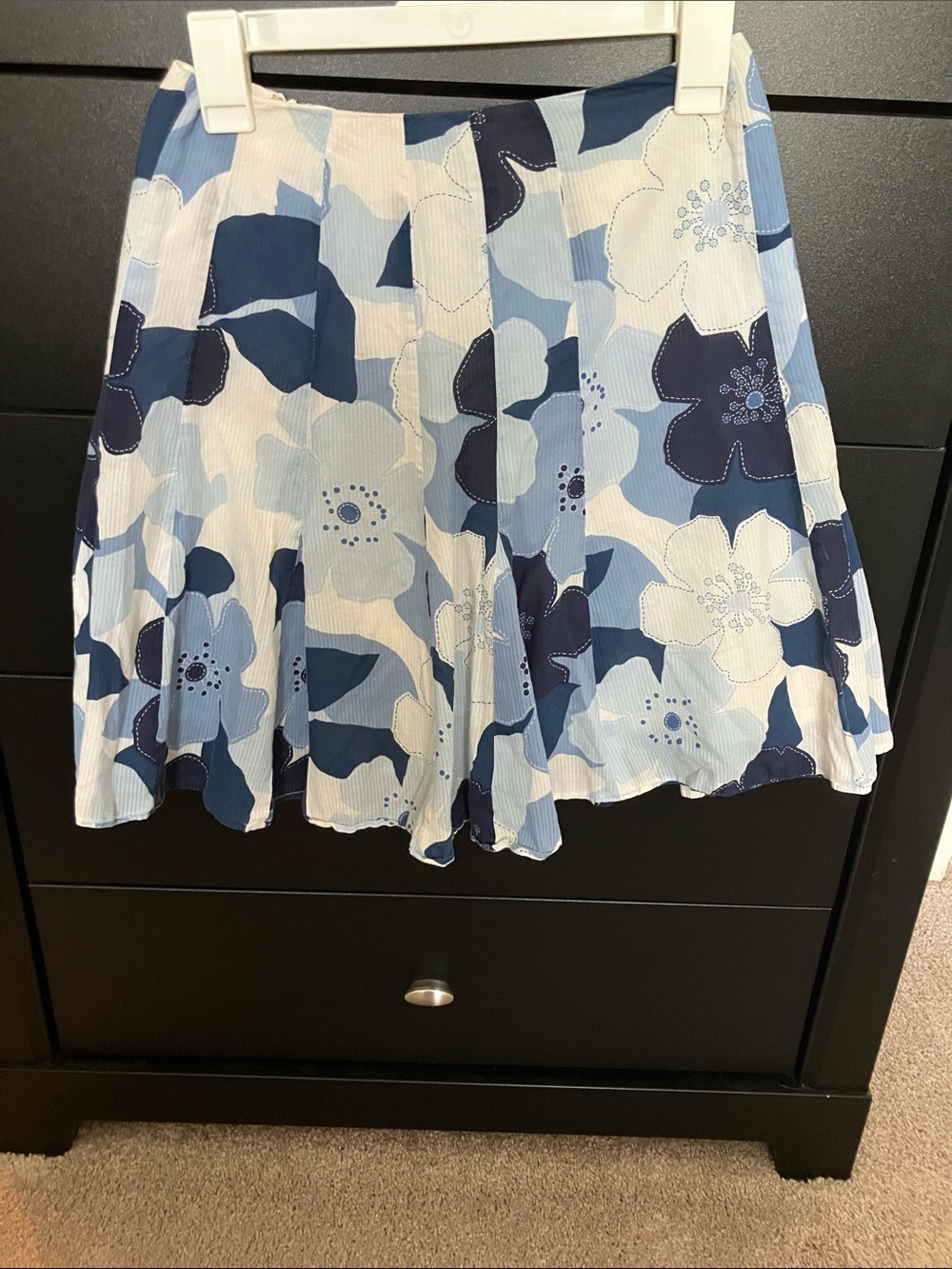 EXCELLENT condition, Talbots Blue Floral A-Line Skirt 2P - very flattering
